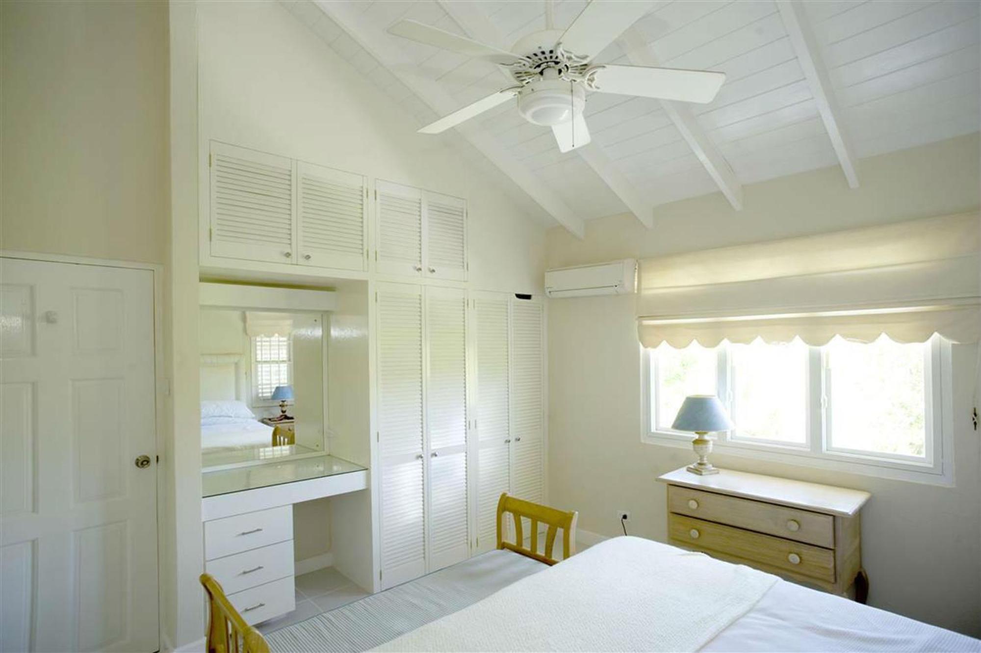 This Enchanting 3 Bedroom, 2 Bathroom Townhouse Is Nestled Mere Moments Away Fro Saint James Ngoại thất bức ảnh